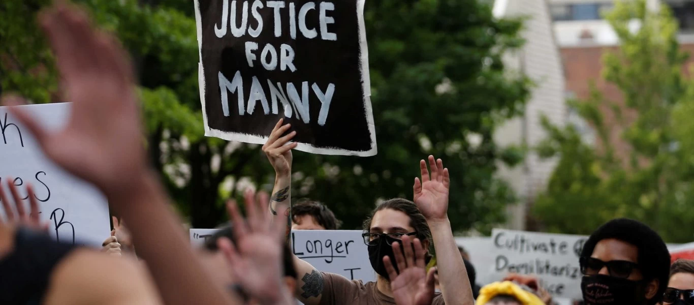 Υπόθεση Τζόρτζ Φλόιντ: Φώναξε 20 φορές «δεν μπορώ να ανασάνω» - Ανατριχιάζουν οι απομαγνητοφωνήσεις (βίντεο)